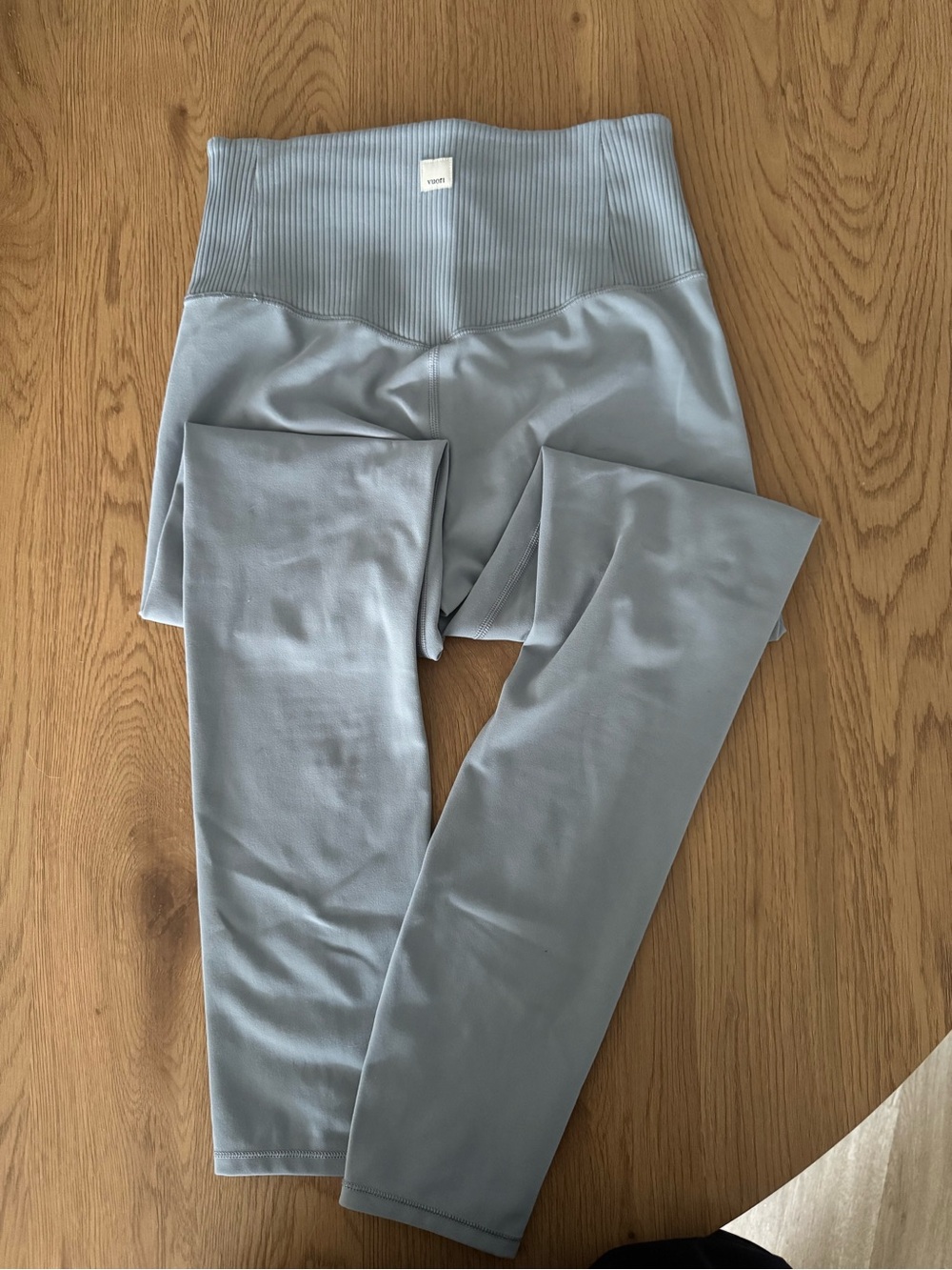 Vuori High-Rise Ribbed-Waist Leggings in Dusty Blue